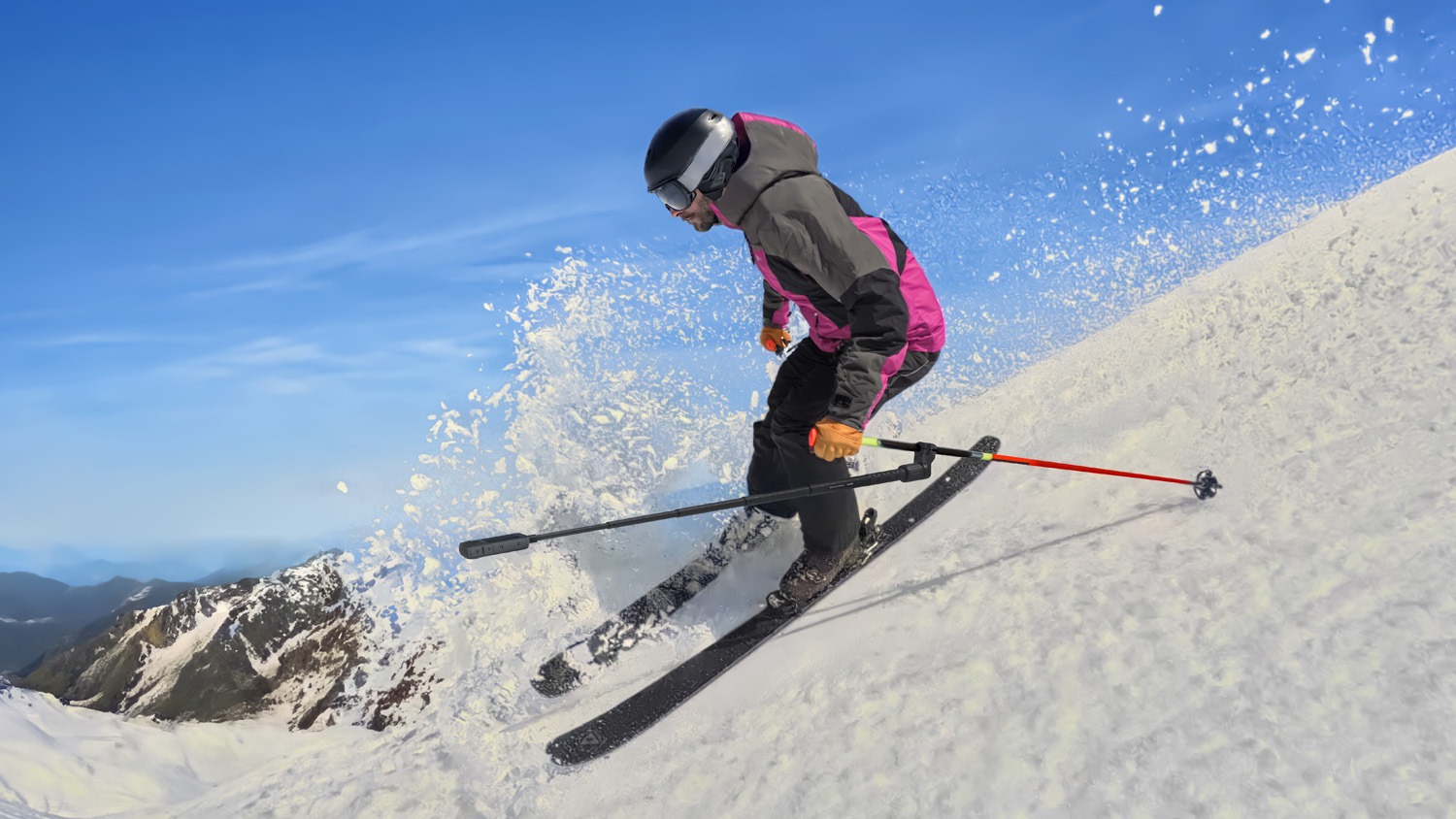 Лыжник спускается по заснеженному склону, одетый в розово-черный лыжный костюм, с камерой на 360 градусов, прикрепленной к палке для селфи, в руке он разбрызгивает снег, когда делает крутой поворот.