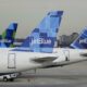 JetBlue, ожидая судебного иска Министерства юстиции о блокировании слияния с Spirit Airlines, пытается подтвердить конкурентные преимущества слияния.