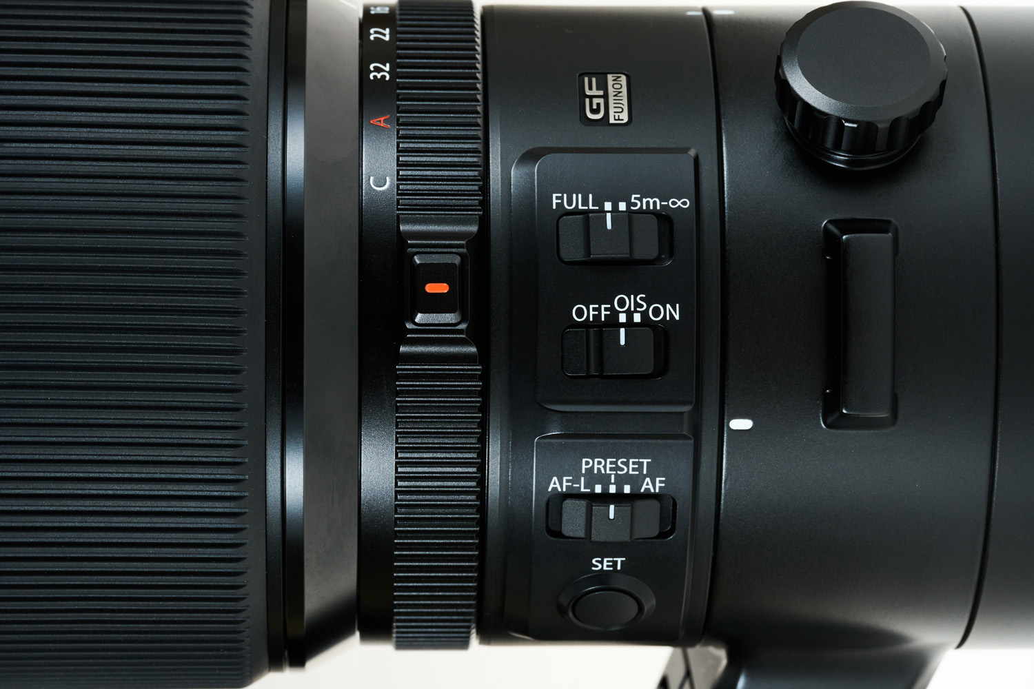 Крупным планом функциональные кнопки объектива Fujinon GF500mm f/5.6